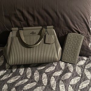 Leather Coach handbag and wallet combo. Like new!!!
